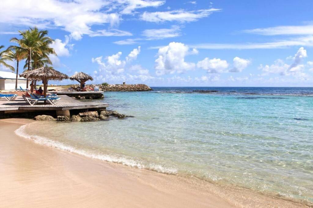 Agreable Studio Au Bord De Mer. Saint-Francois  Bagian luar foto