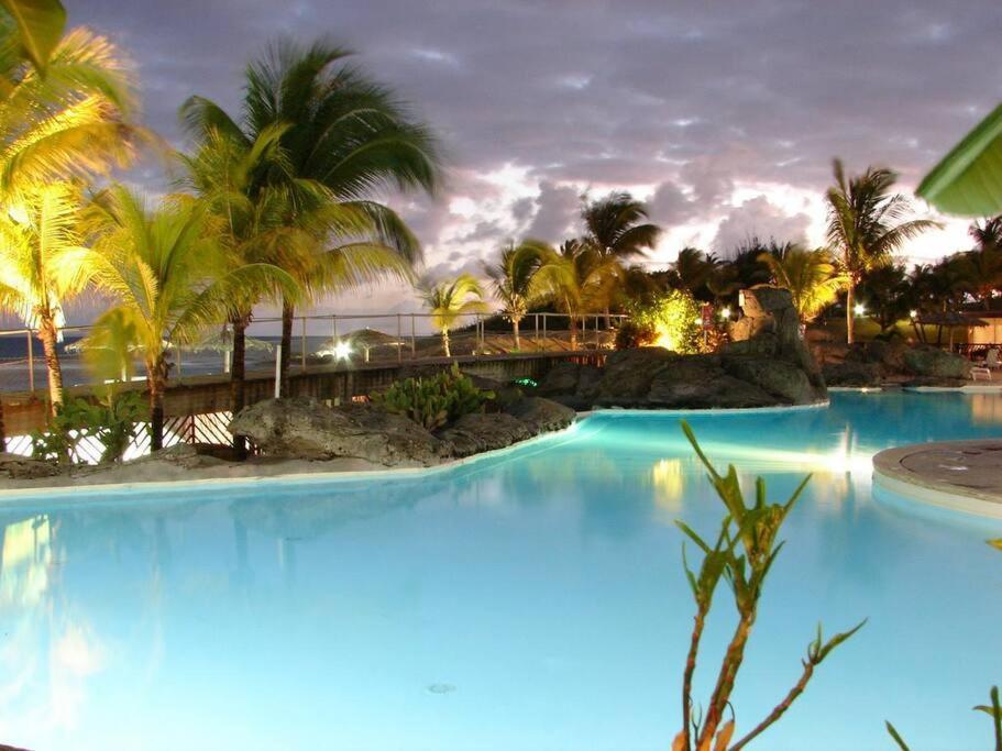 Agreable Studio Au Bord De Mer. Saint-Francois  Bagian luar foto